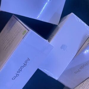 Apple AirPods Pro 2nd Gen with MagSafe Case